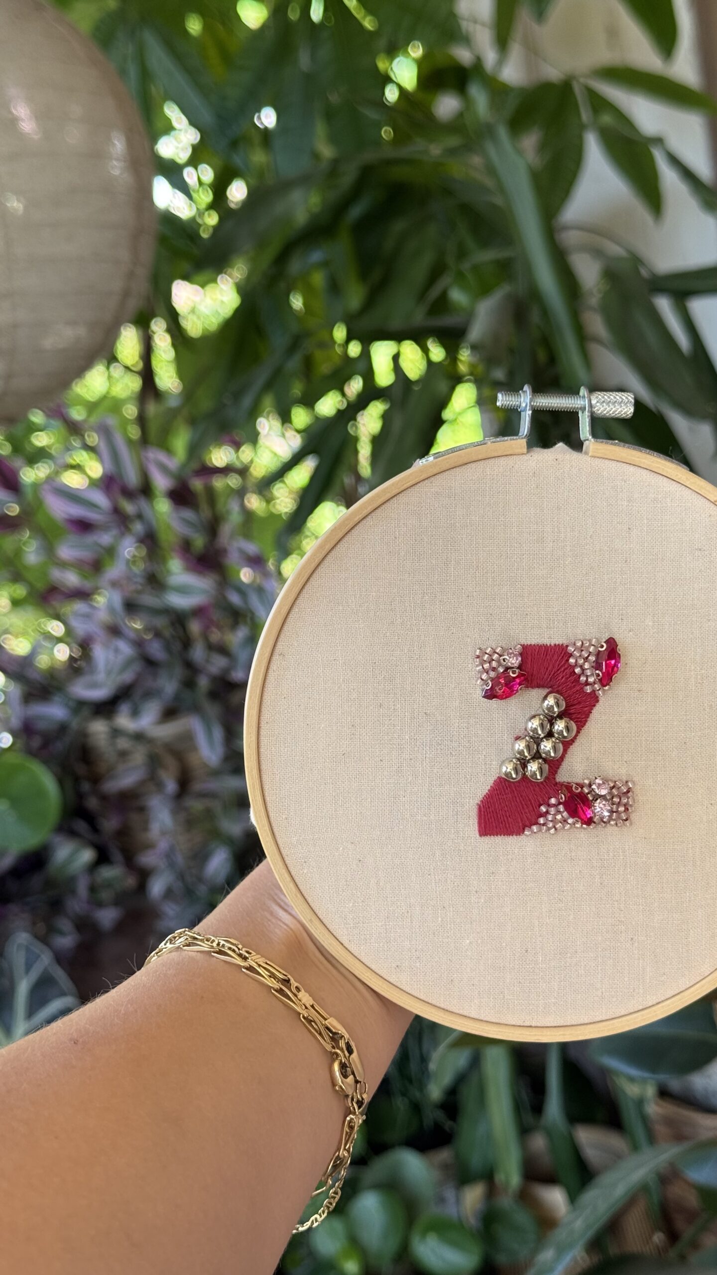 Création en broderie d’art par Olivia Ferrand